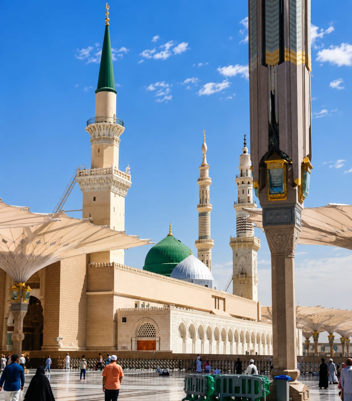 Al-Masjid an-Nabawi with the Green Dome and minarets in Madinah, Saudi Arabia.